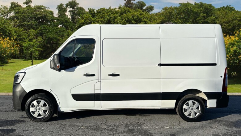 Renault Master Mwb Diesel Fwd MM35dCi 135 Business+ Medium Roof Van